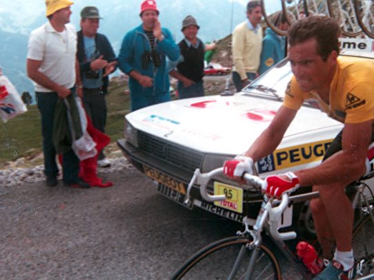 Vuelta a la Comunidad Valenciana 1986:  Hinault vence fuera de la carretera a Blanco Villar