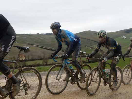 STRADE BIANCHE :  EL PRIMER GRAN DÍA DE BENOOT