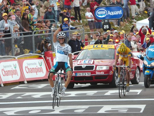 CUANDO EL TOUR TERMINA EN 9: UN VIAJE EN EL TIEMPO